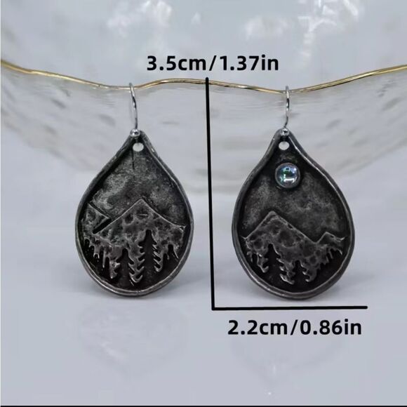 🏷️ Moonrise Mountain Peak Hook Earrings - Picture 3 of 3